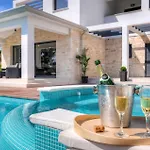 Onyx Holiday home *